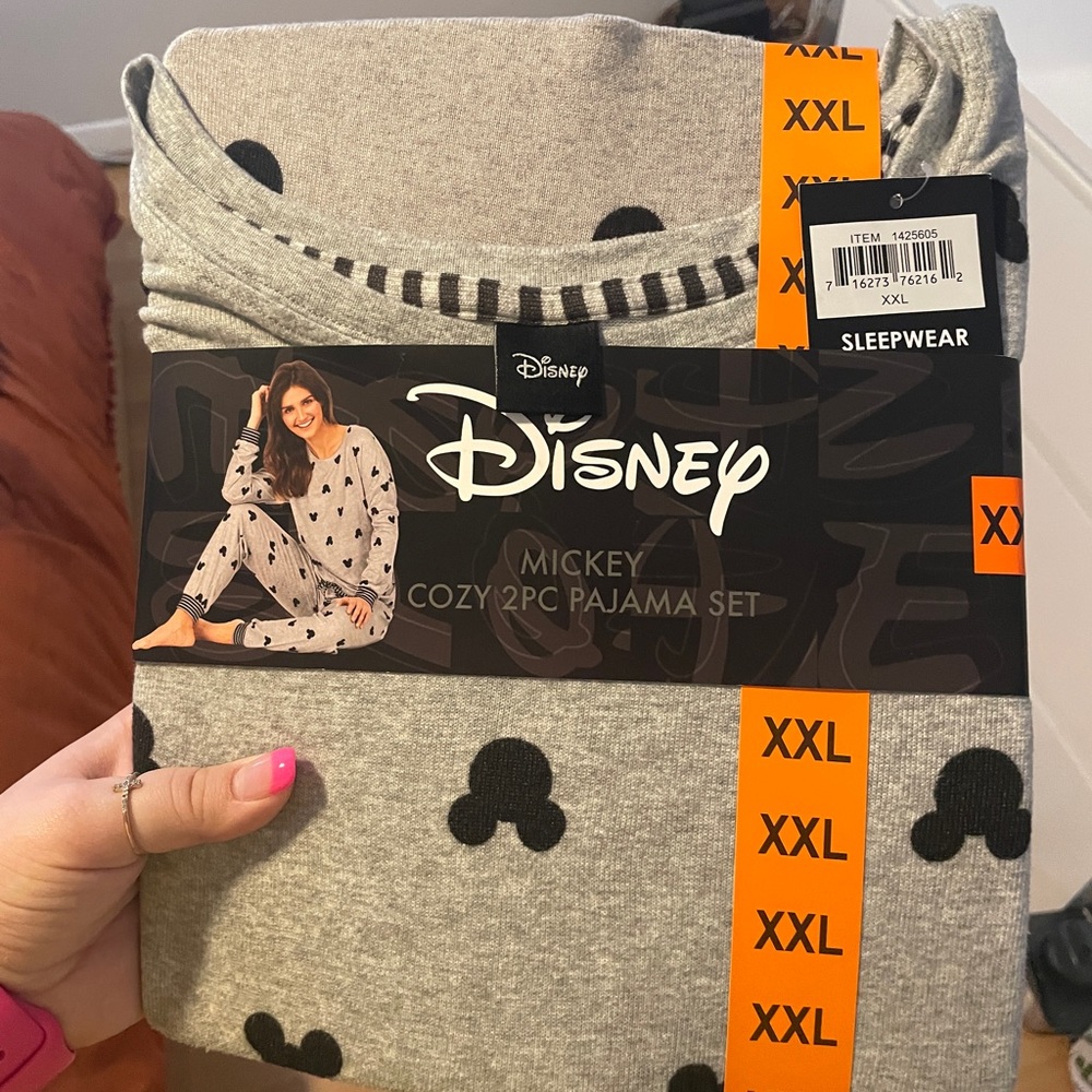 Women’s Disney Pajama Set